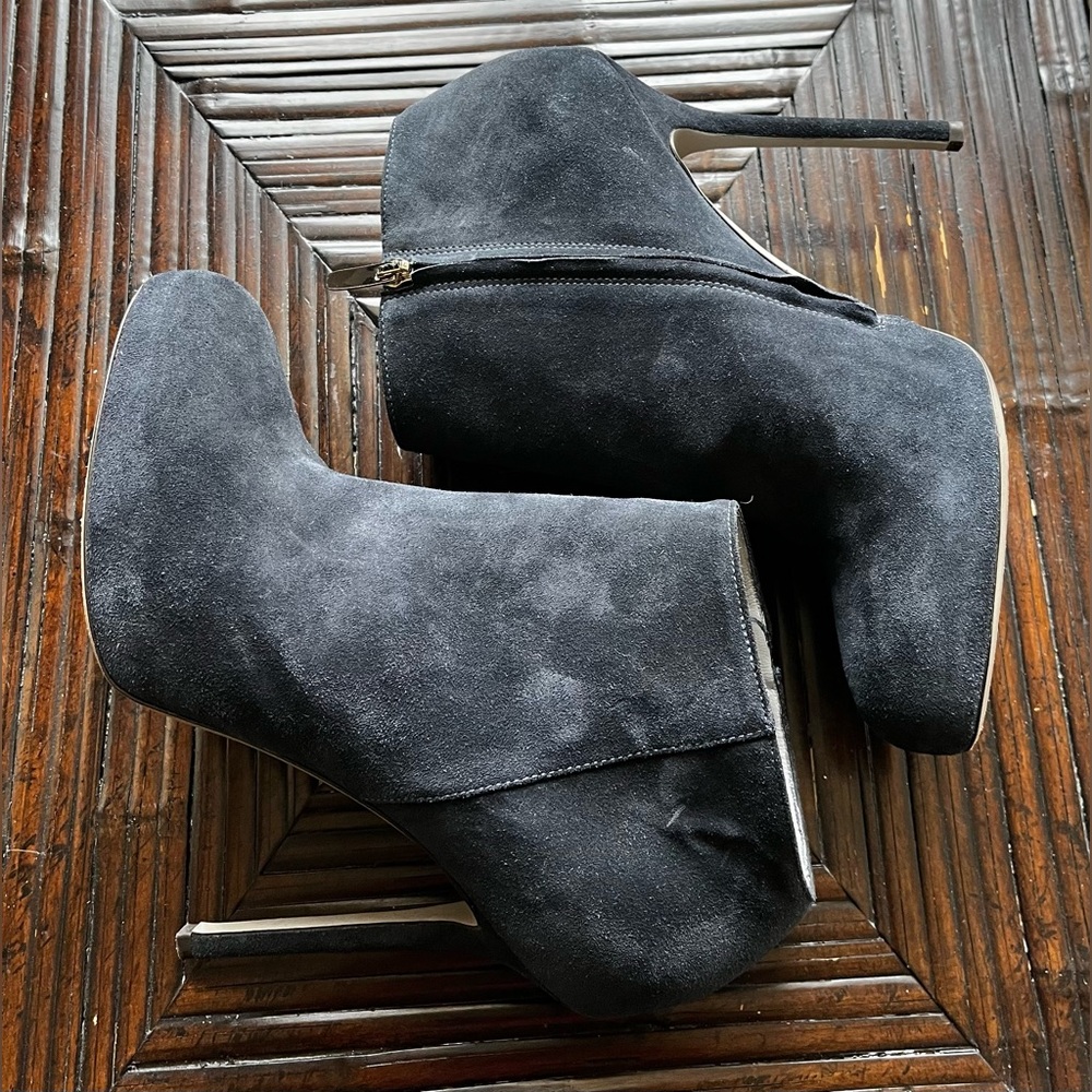 SI Rossi Navy Blue suede booties.